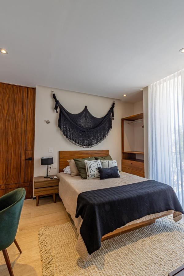 Hyde Apartment *