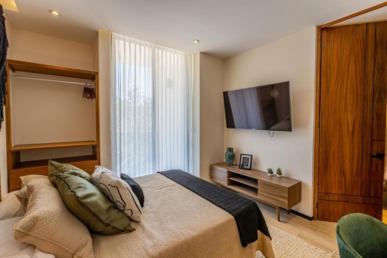 Hyde Apartment *