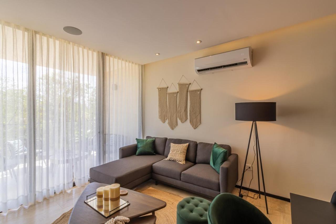 Hyde Apartment *